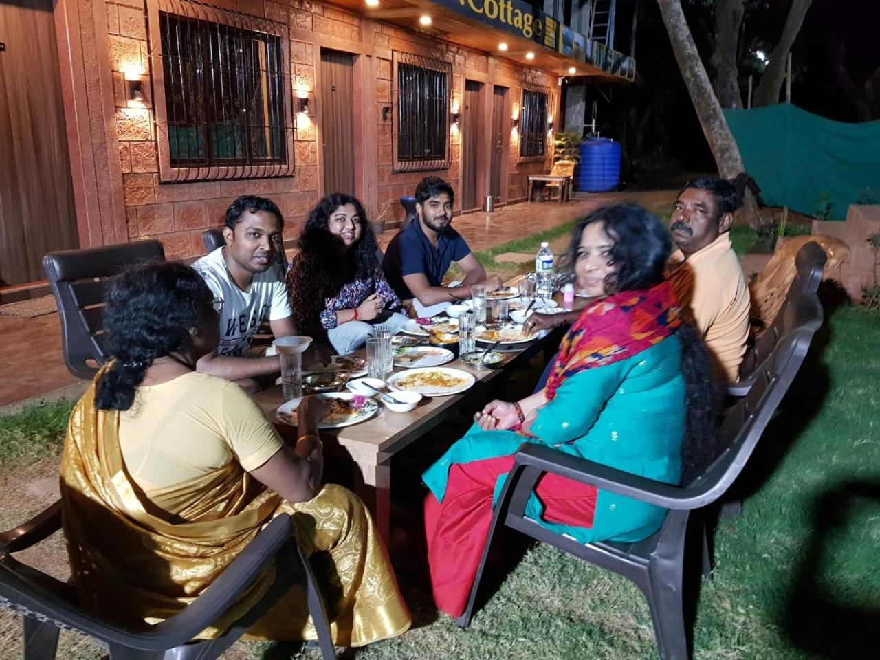 C P Cottage Mahābaleshwar Buitenkant foto