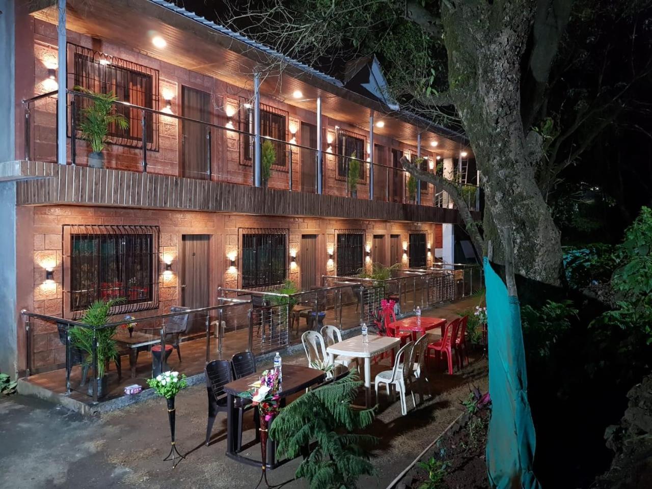 C P Cottage Mahābaleshwar Buitenkant foto